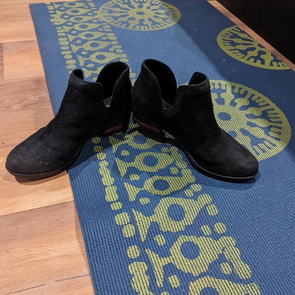 Sorel boots - Picture 3 of 9